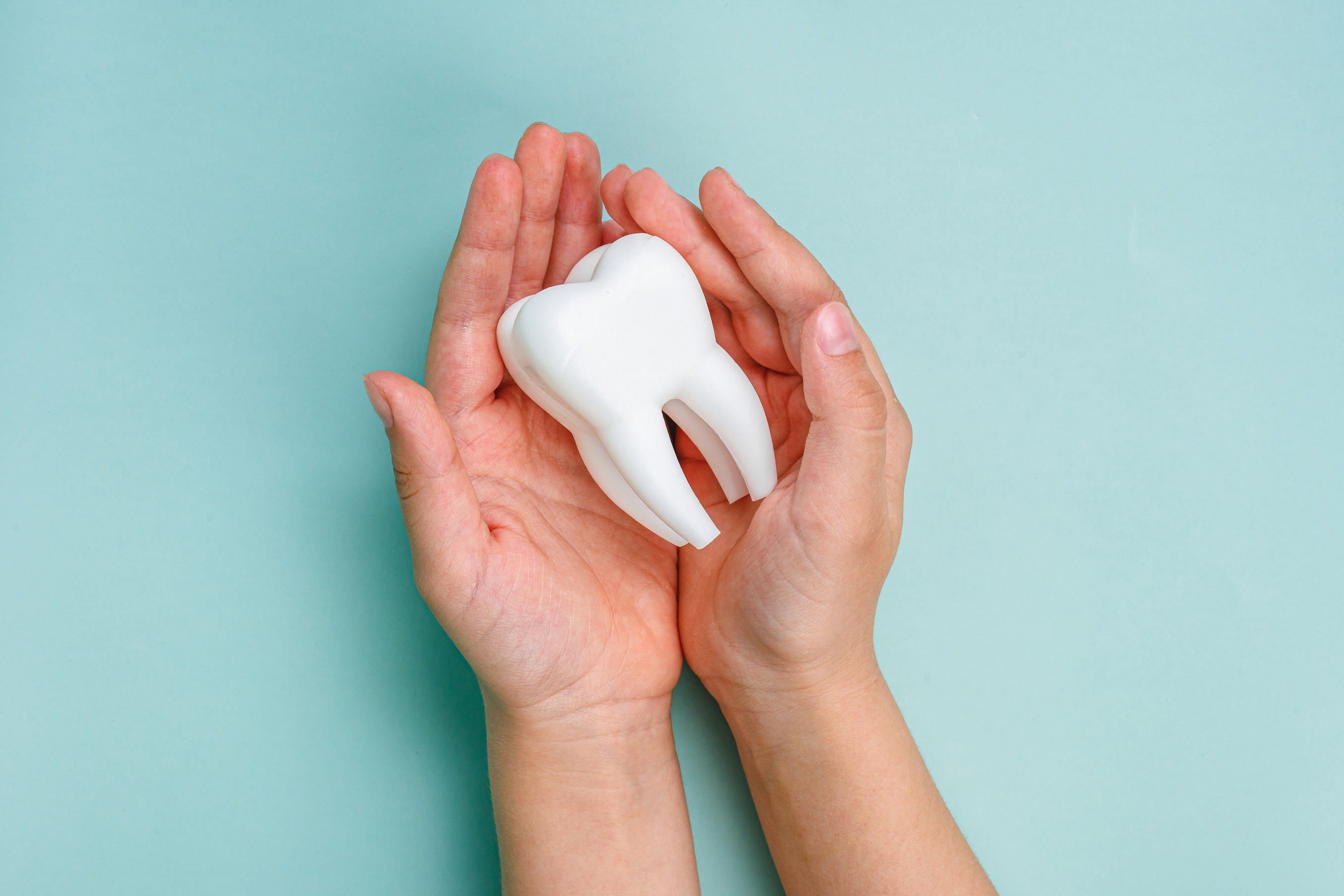 インビザライン治療は抜歯が必要？メリットと抜歯のタイミングを解説