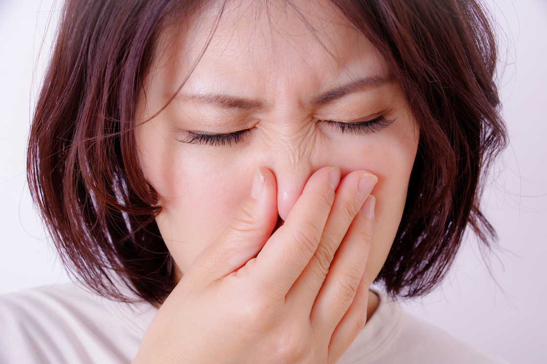 インプラント治療後に口臭が？原因と予防法を詳しく解説！