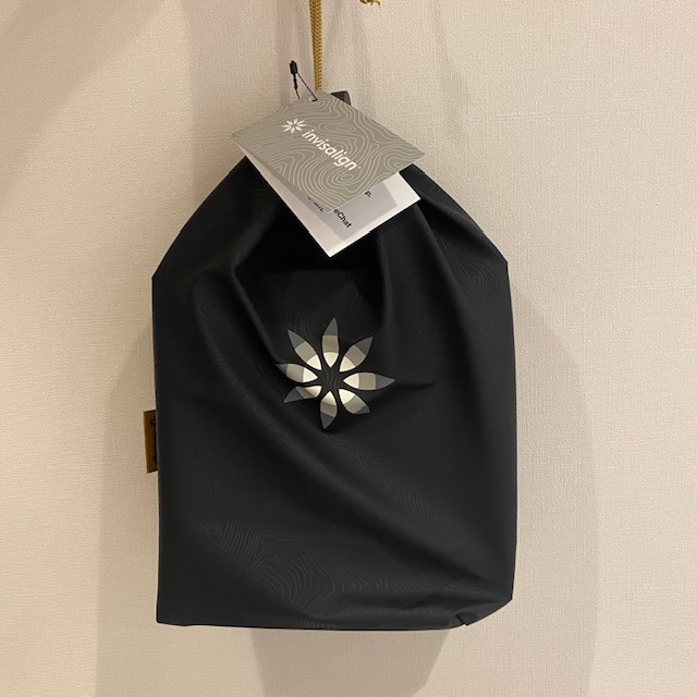 インビザライン(マウスピース矯正)の入れ物はとてもオシャレです!