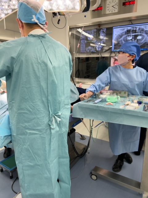 当院でもインプラント治療を行っており、随時相談を承っておりますのでご予約お待ちし