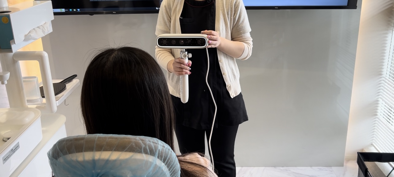 お顔全体の顔貌の変化なども確認することのできる最先端の治療機材も導入させて頂いて