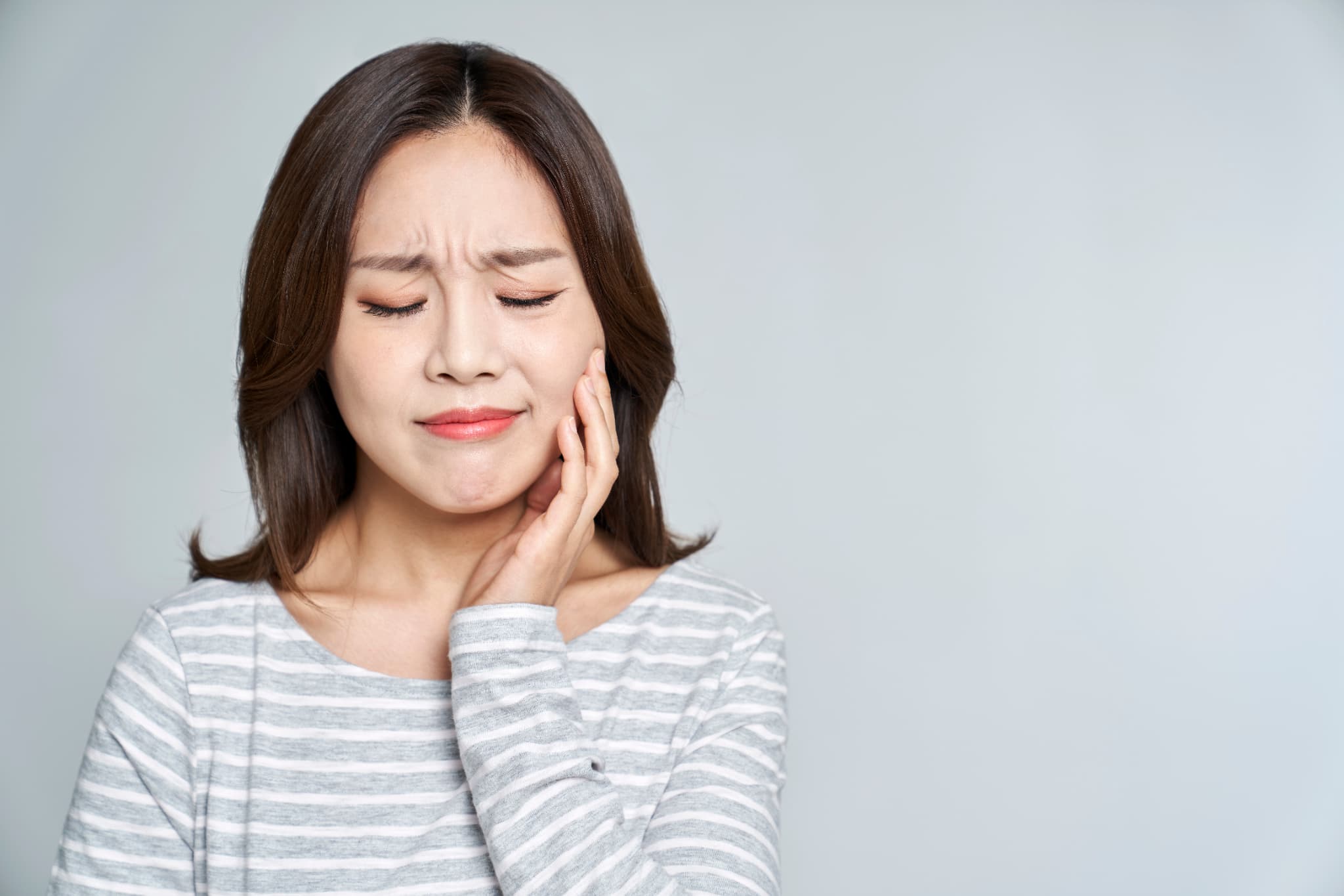 マウスピース矯正中に痛いと感じるときの注意点